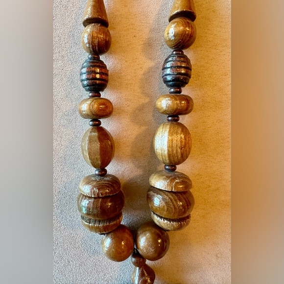 Tiger Vintage Wooden Bead Necklace with screw clasp. Hand carved Tiger bead. EUC - Picture 13 of 16